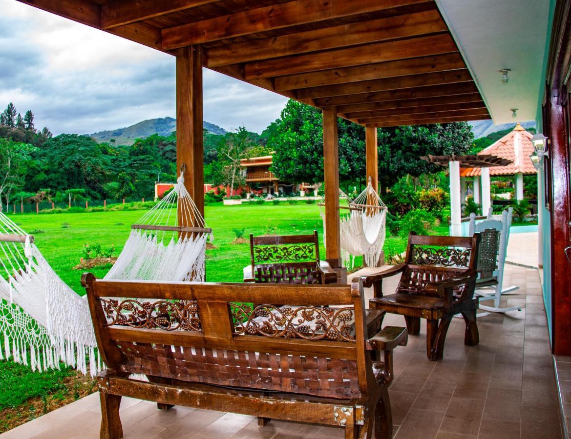Deluxe Suites Guacamayos - Eco-Lodge & Swimming Pool Bonao 外观 照片