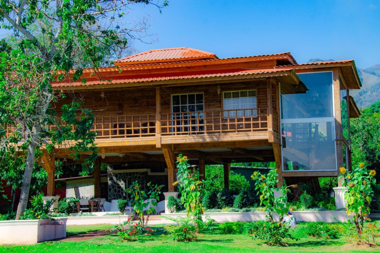 Deluxe Suites Guacamayos - Eco-Lodge & Swimming Pool Bonao 外观 照片