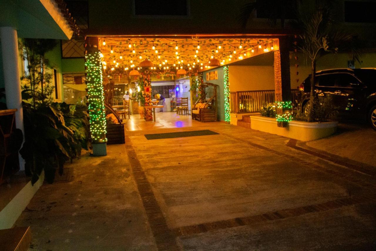 Deluxe Suites Guacamayos - Eco-Lodge & Swimming Pool Bonao 外观 照片